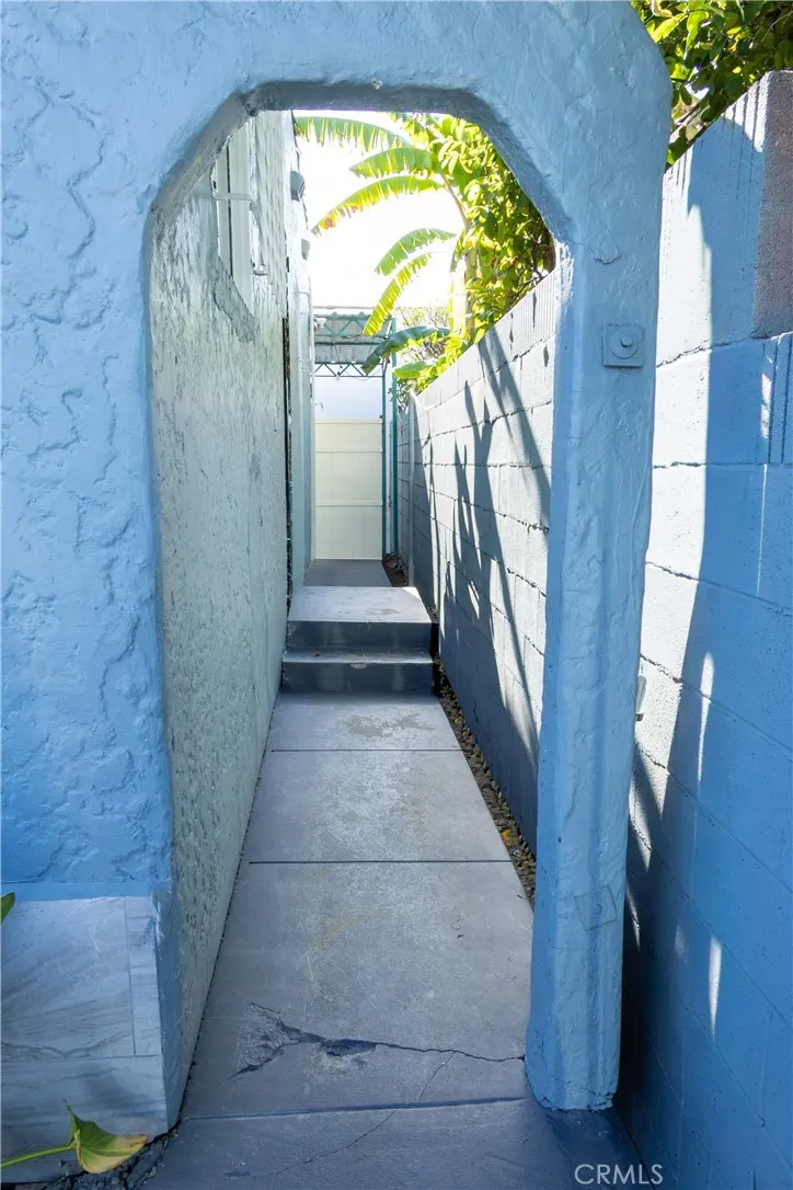 8205 Stanford Los Angeles, CA 90001