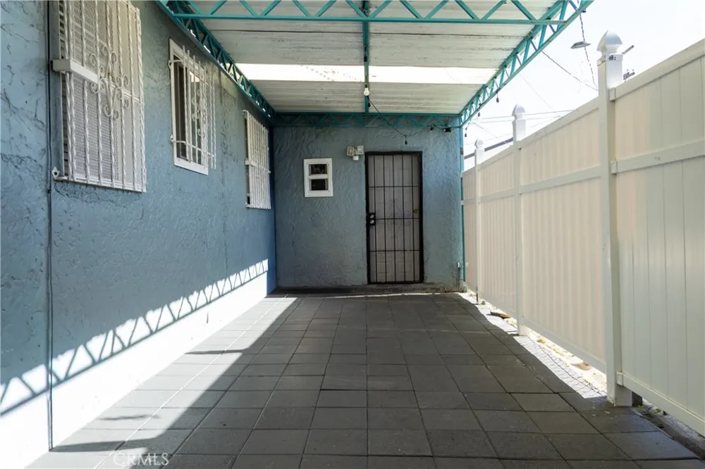 8205 Stanford Los Angeles, CA 90001