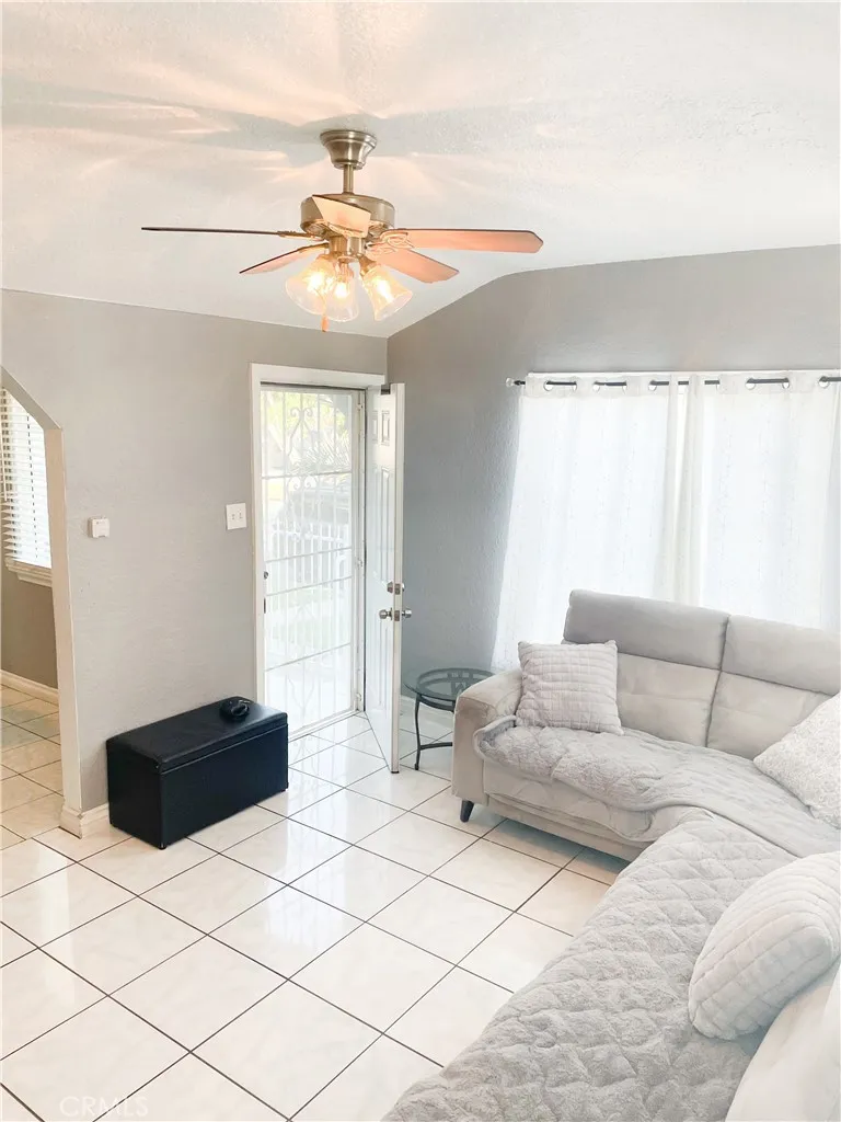 8205 Stanford Los Angeles, CA 90001