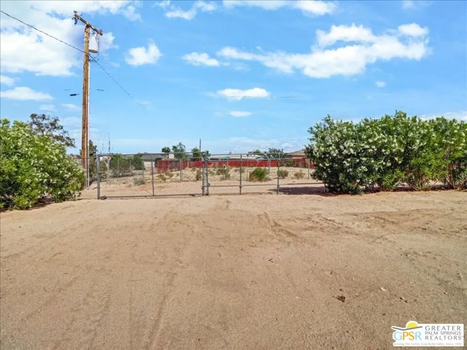 6333 Timothy Avenue Twentynine Palms, CA 92277