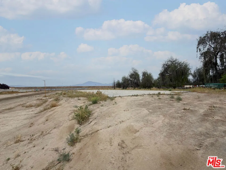 10111 Habecker Road Lamont, CA 93241