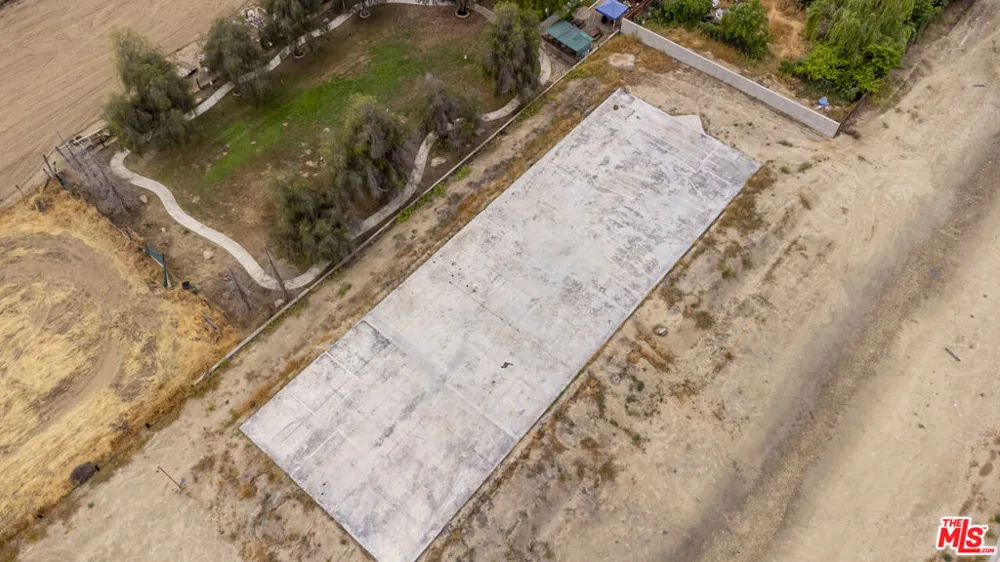 10111 Habecker Road Lamont, CA 93241