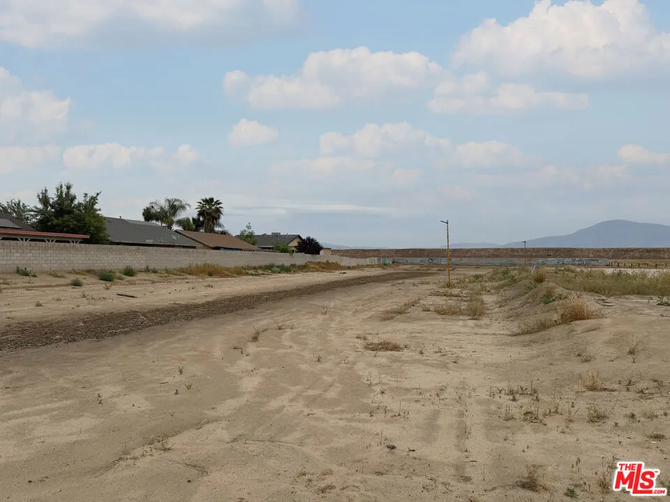 10111 Habecker Road Lamont, CA 93241