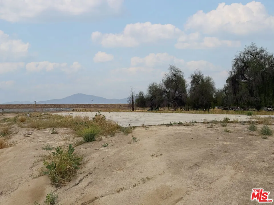 10111 Habecker Road Lamont, CA 93241