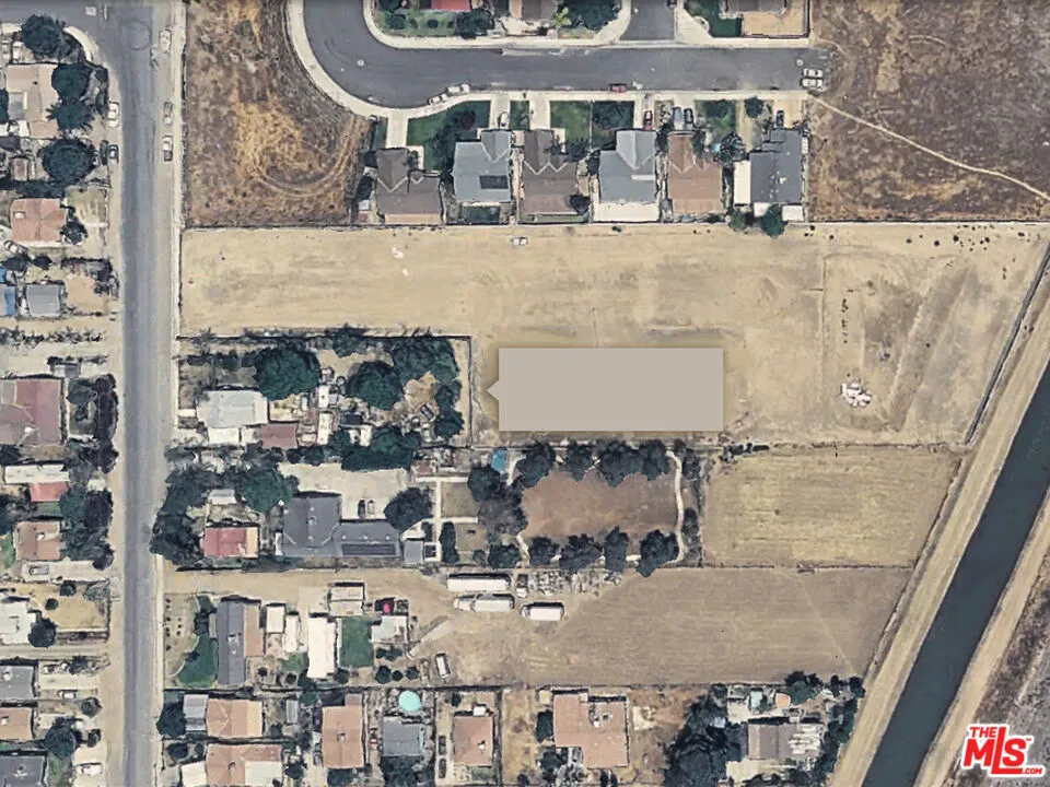 10111 Habecker Road Lamont, CA 93241