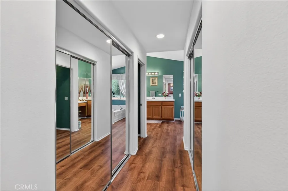 21012 Oakriver Newhall, CA 91321