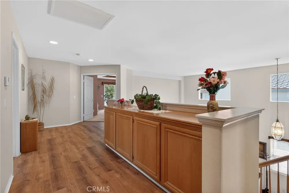 21012 Oakriver Newhall, CA 91321