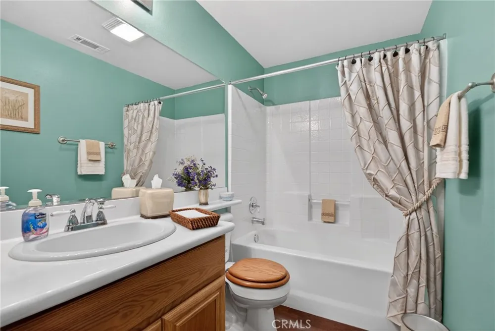 21012 Oakriver Newhall, CA 91321