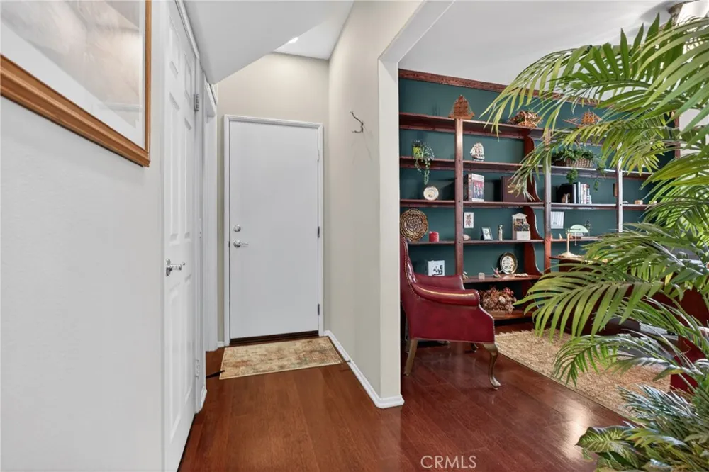21012 Oakriver Newhall, CA 91321