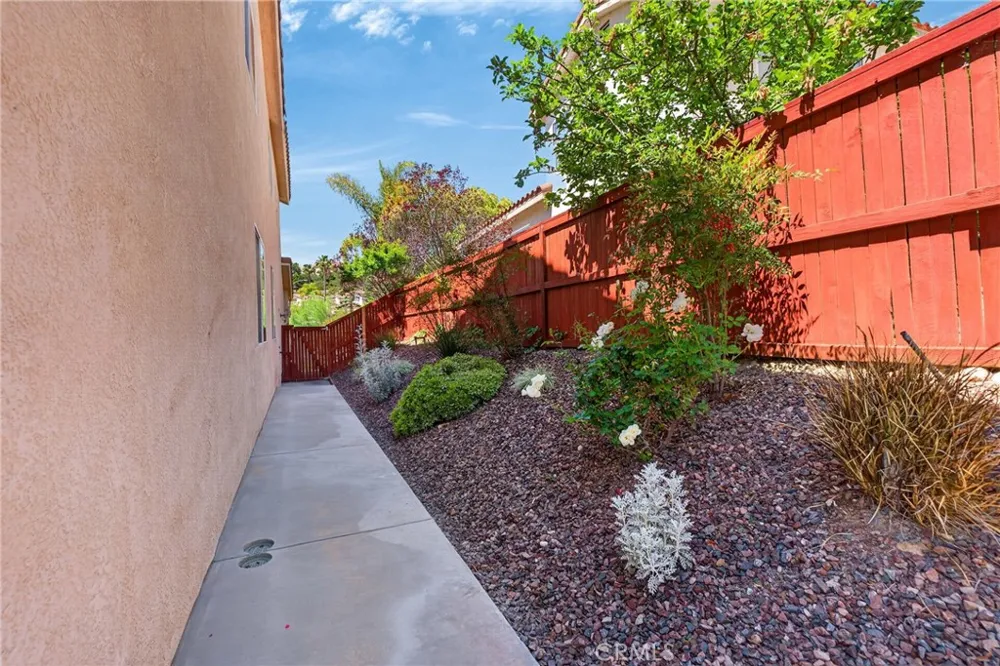 21012 Oakriver Newhall, CA 91321
