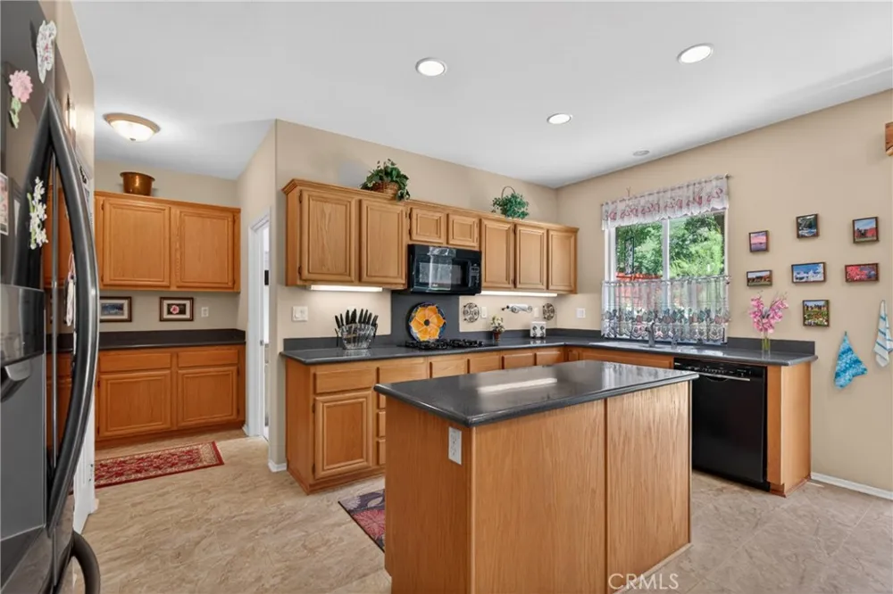 21012 Oakriver Newhall, CA 91321