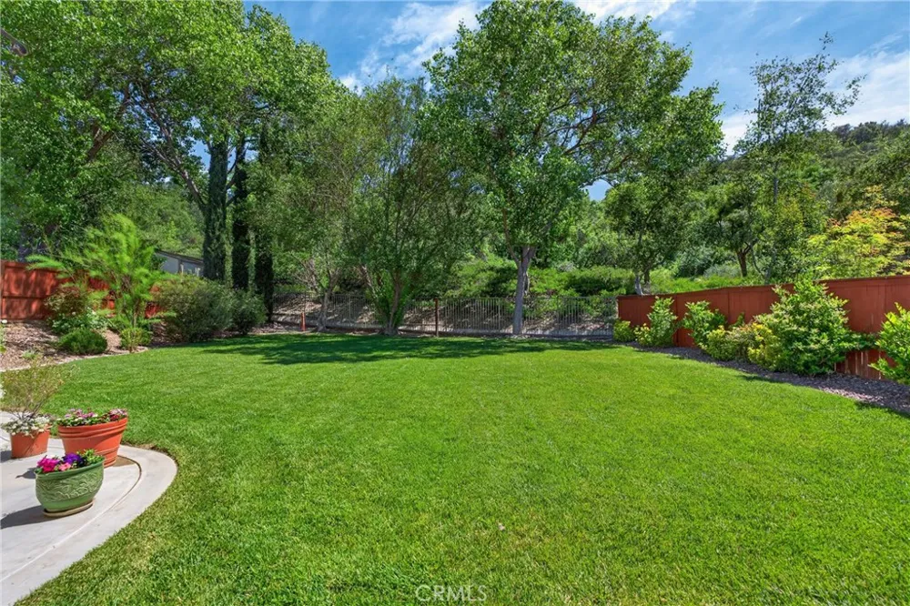 21012 Oakriver Newhall, CA 91321