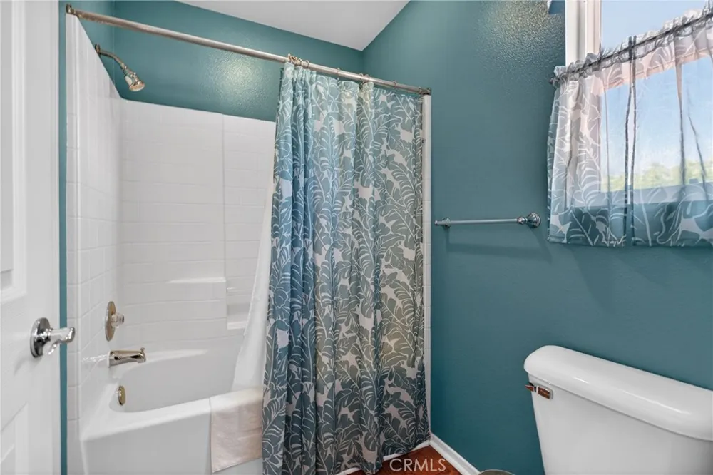 21012 Oakriver Newhall, CA 91321