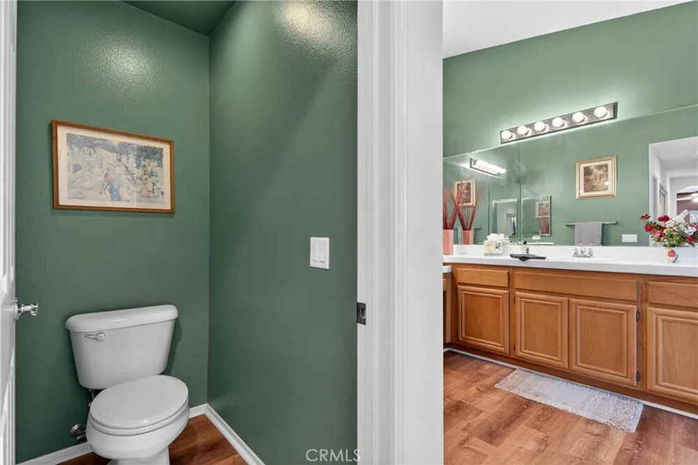 21012 Oakriver Newhall, CA 91321