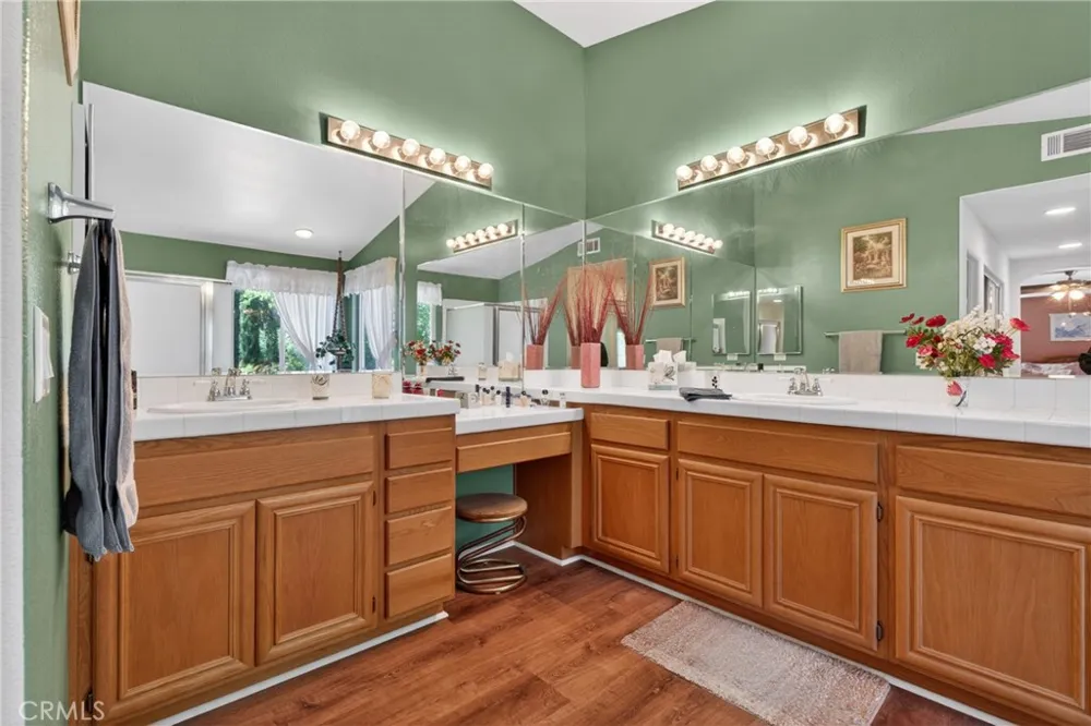 21012 Oakriver Newhall, CA 91321