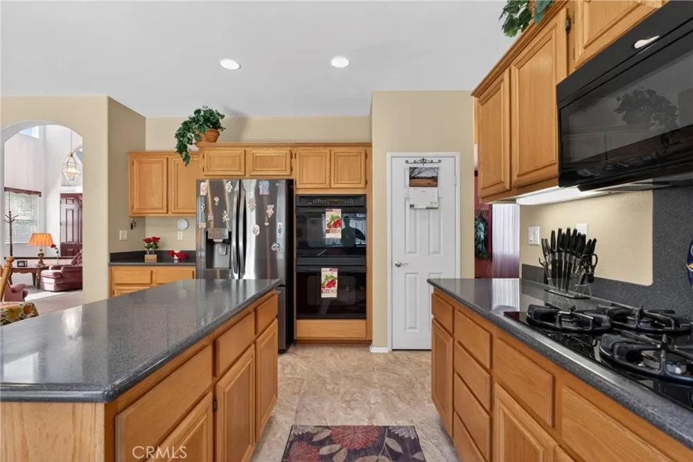 21012 Oakriver Newhall, CA 91321