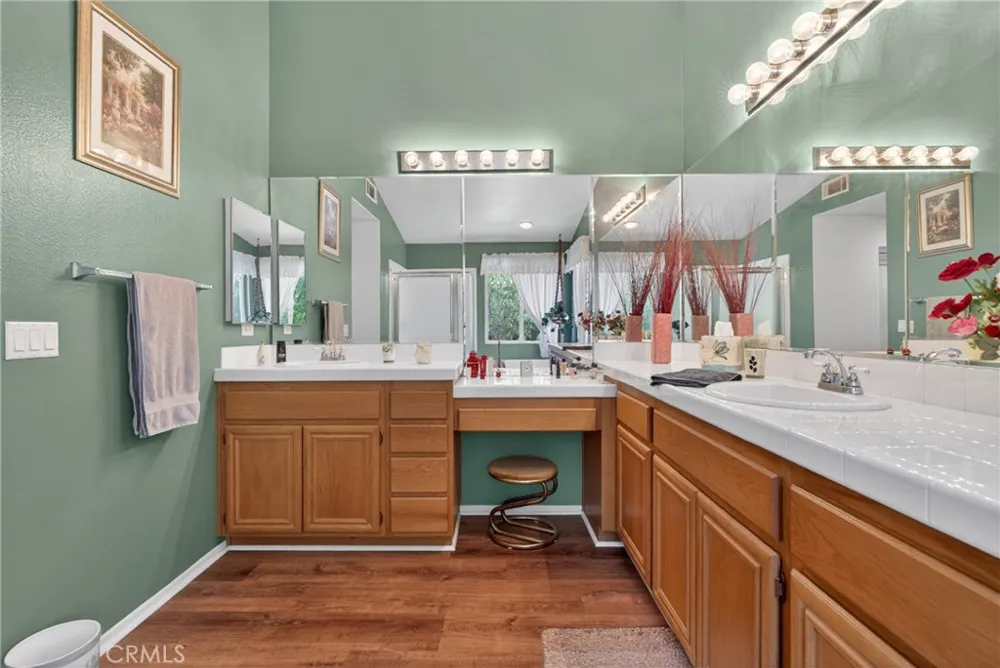 21012 Oakriver Newhall, CA 91321
