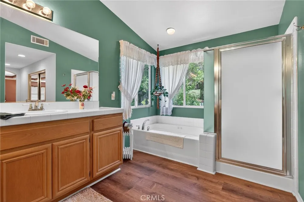 21012 Oakriver Newhall, CA 91321