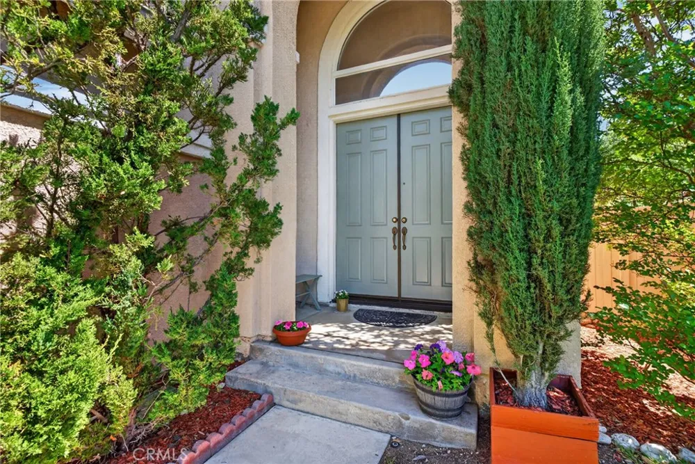 21012 Oakriver Newhall, CA 91321