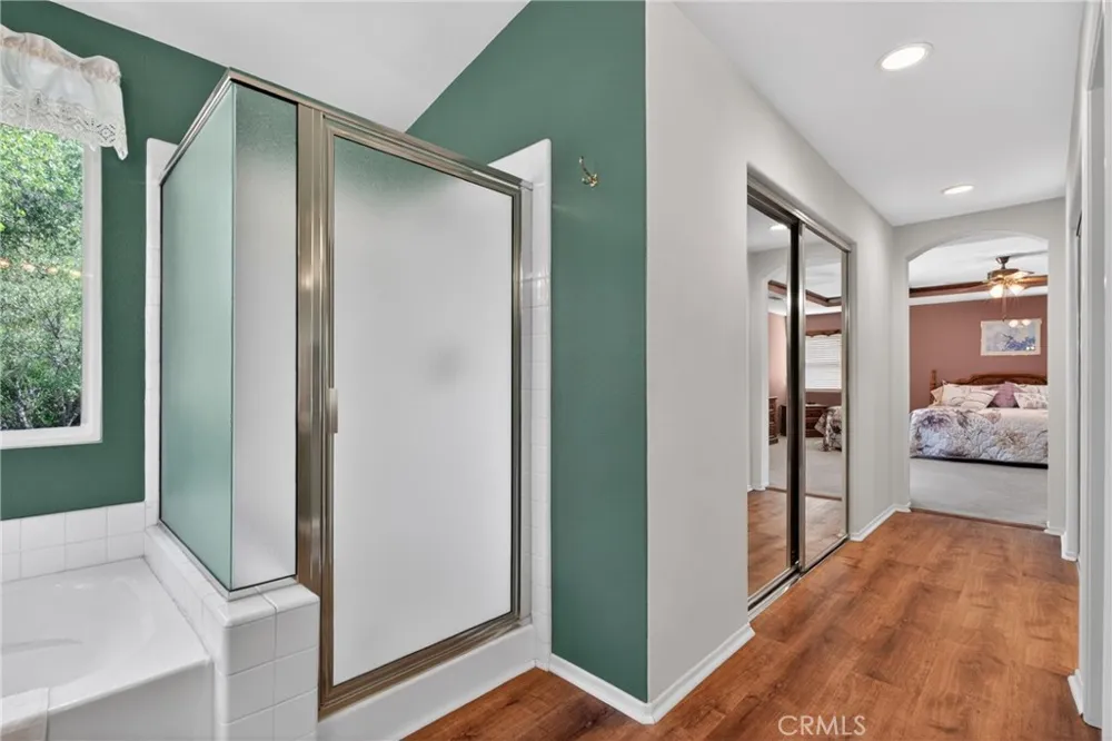 21012 Oakriver Newhall, CA 91321
