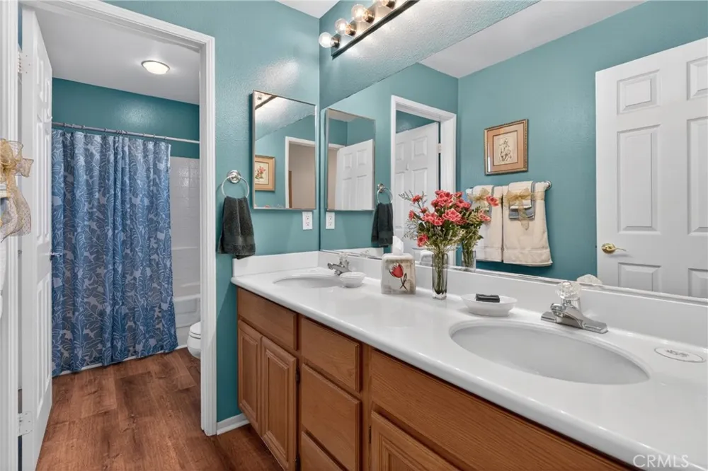 21012 Oakriver Newhall, CA 91321