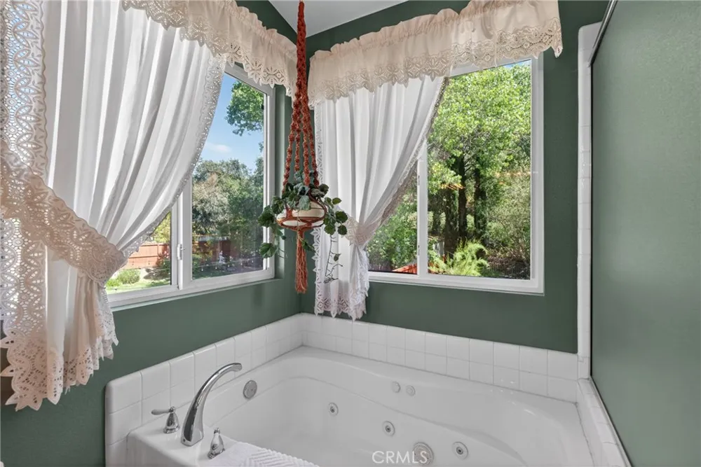 21012 Oakriver Newhall, CA 91321