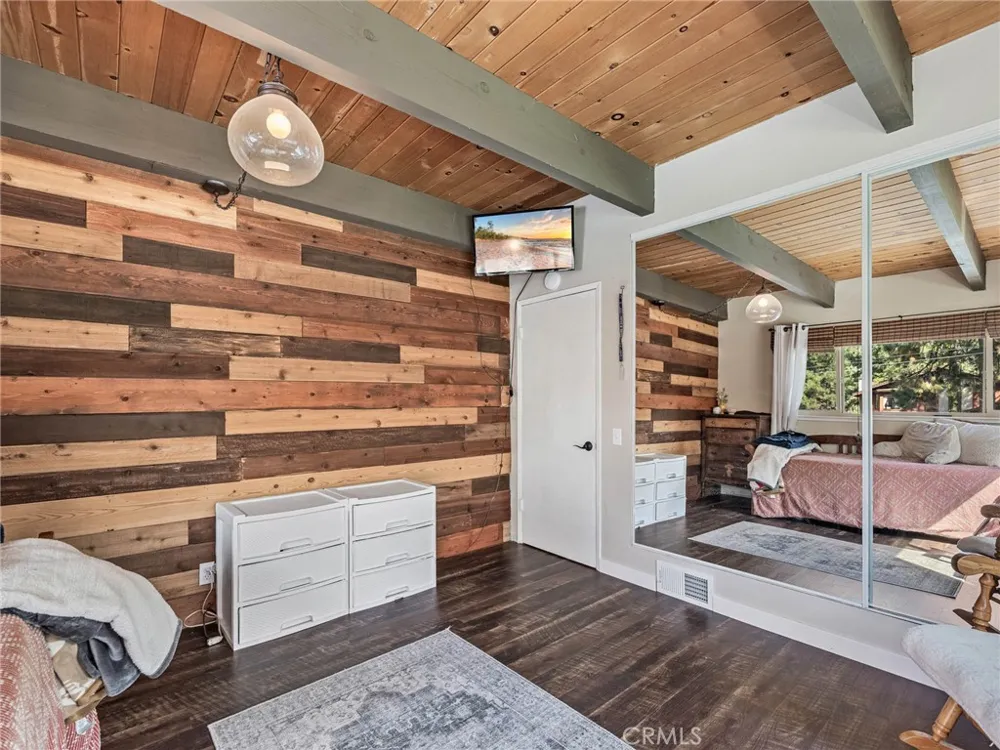 1147 Twin Lakes Wrightwood, CA 92397