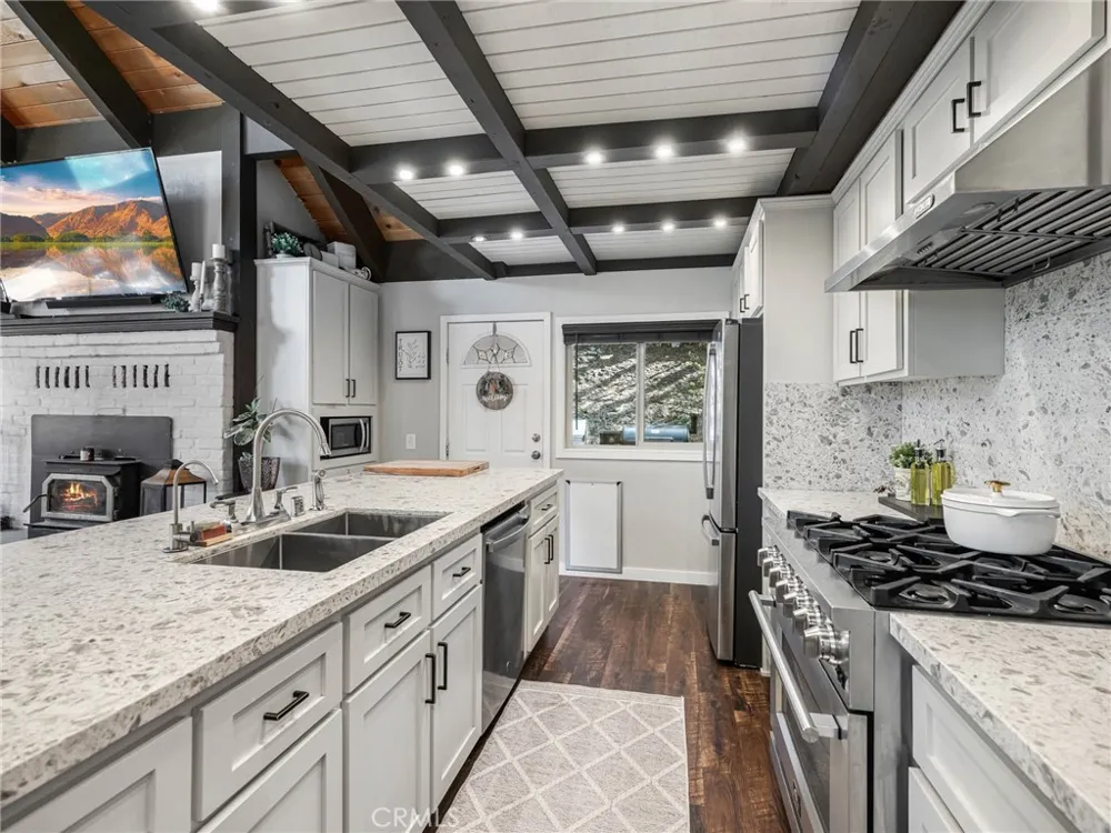 1147 Twin Lakes Wrightwood, CA 92397