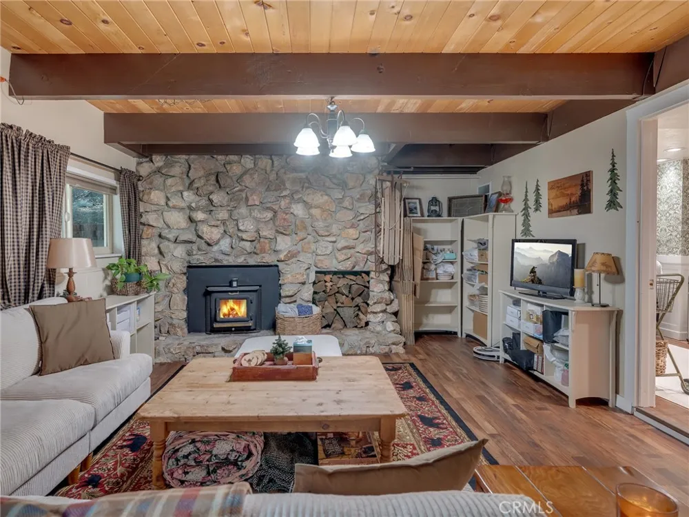 1147 Twin Lakes Wrightwood, CA 92397