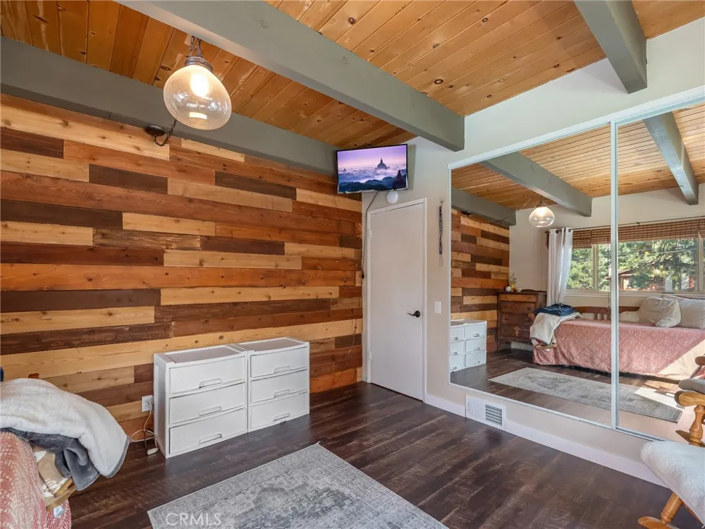 1147 Twin Lakes Wrightwood, CA 92397