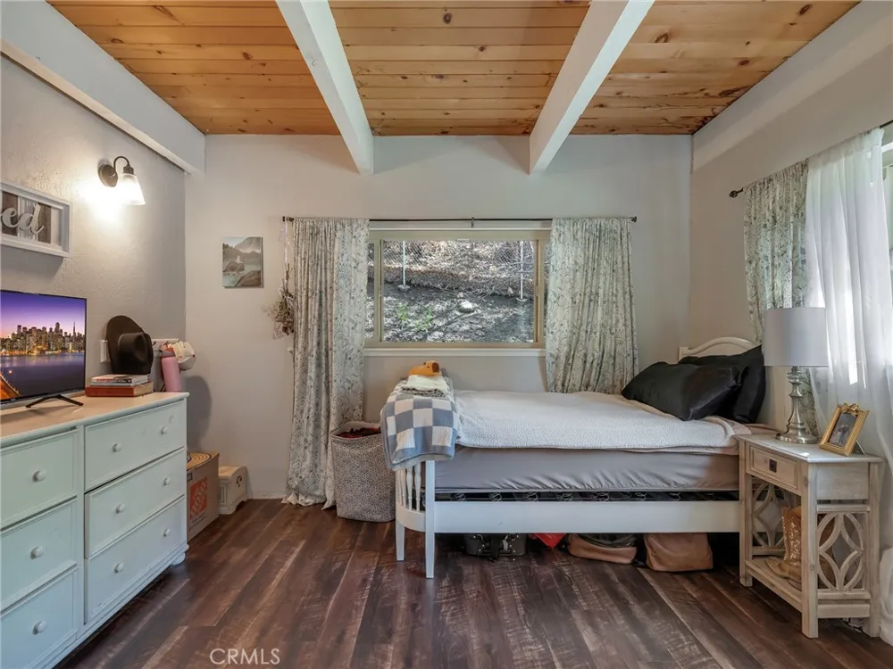 1147 Twin Lakes Wrightwood, CA 92397
