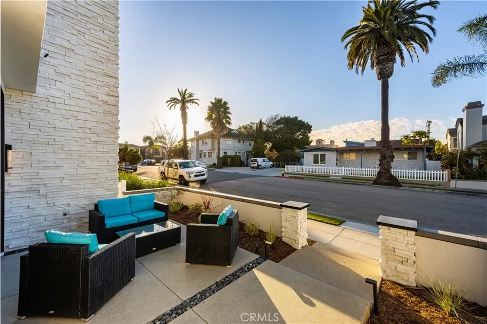 114 2nd Seal Beach, CA 90740