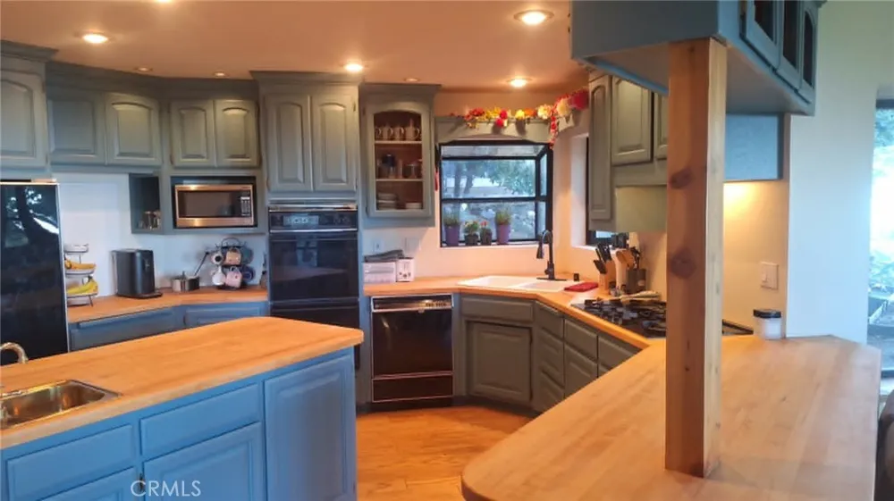 21425 Sawpit Canyon Road Cedarpines Park, CA 92322