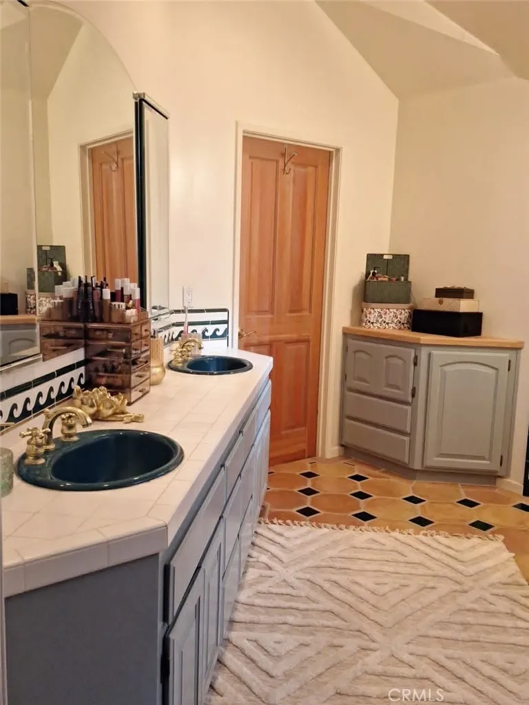 21425 Sawpit Canyon Road Cedarpines Park, CA 92322