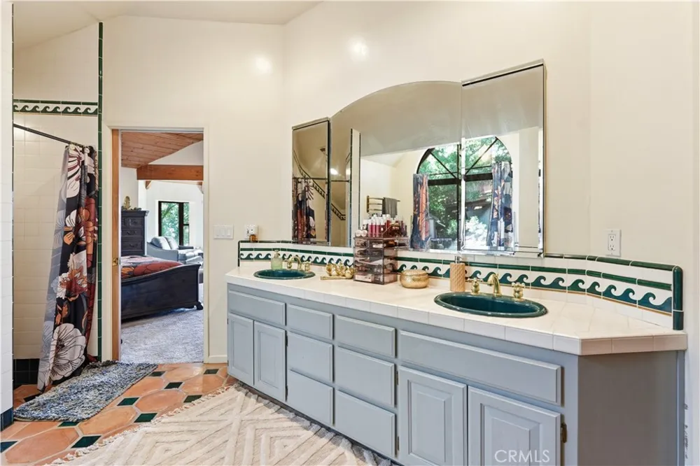 21425 Sawpit Canyon Road Cedarpines Park, CA 92322