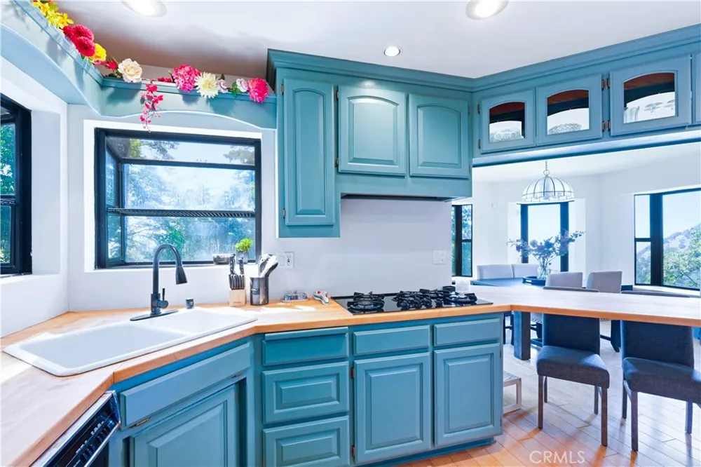 21425 Sawpit Canyon Road Cedarpines Park, CA 92322