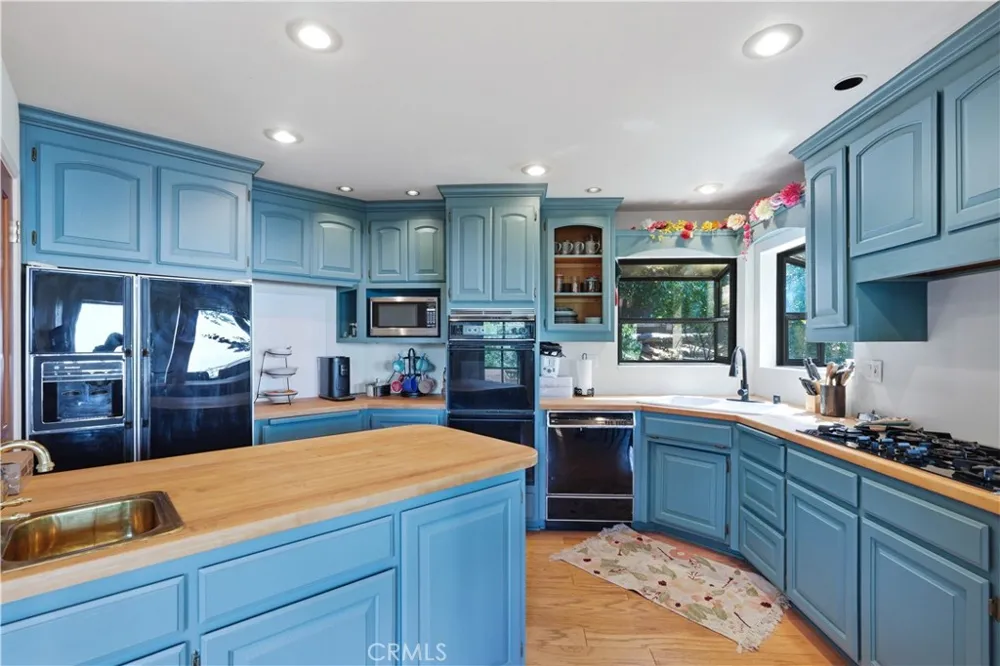 21425 Sawpit Canyon Road Cedarpines Park, CA 92322