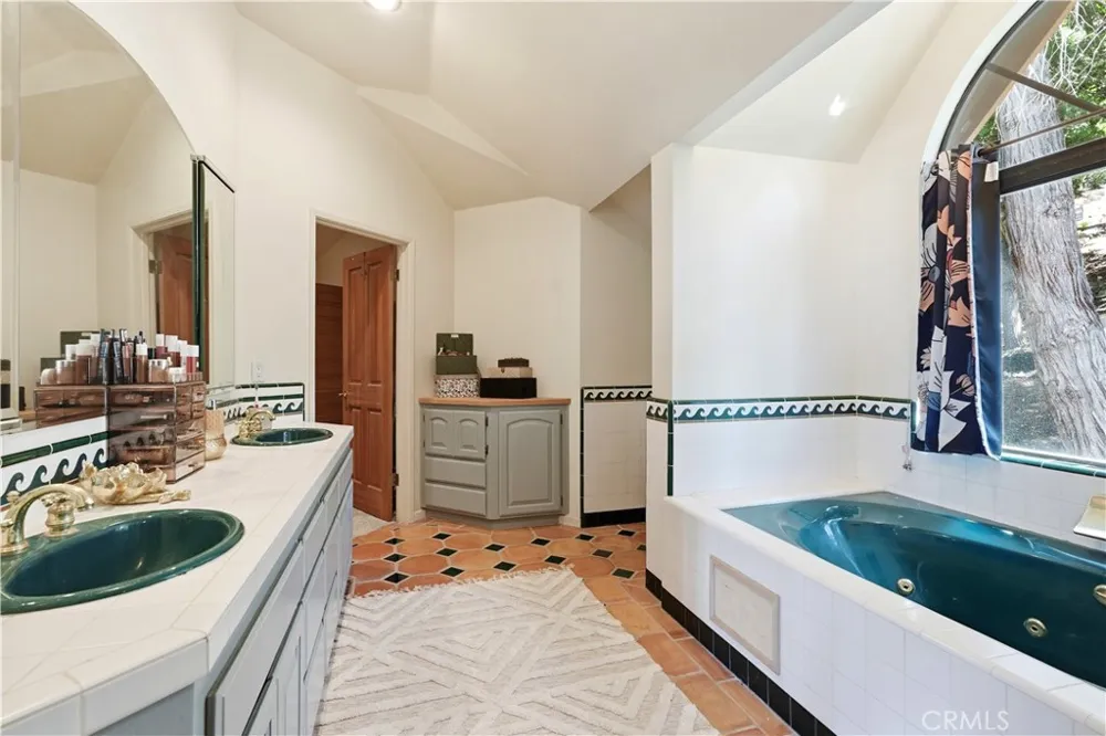 21425 Sawpit Canyon Road Cedarpines Park, CA 92322