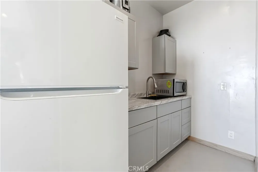 21425 Sawpit Canyon Road Cedarpines Park, CA 92322