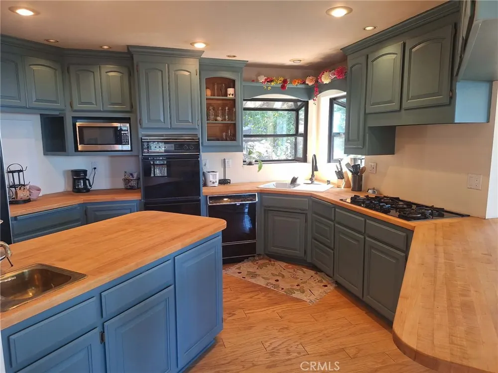 21425 Sawpit Canyon Road Cedarpines Park, CA 92322