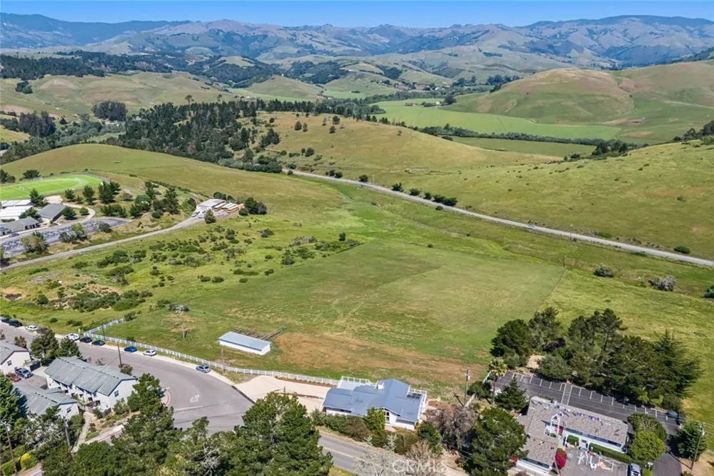 2786 Eton Road Cambria, CA 93428