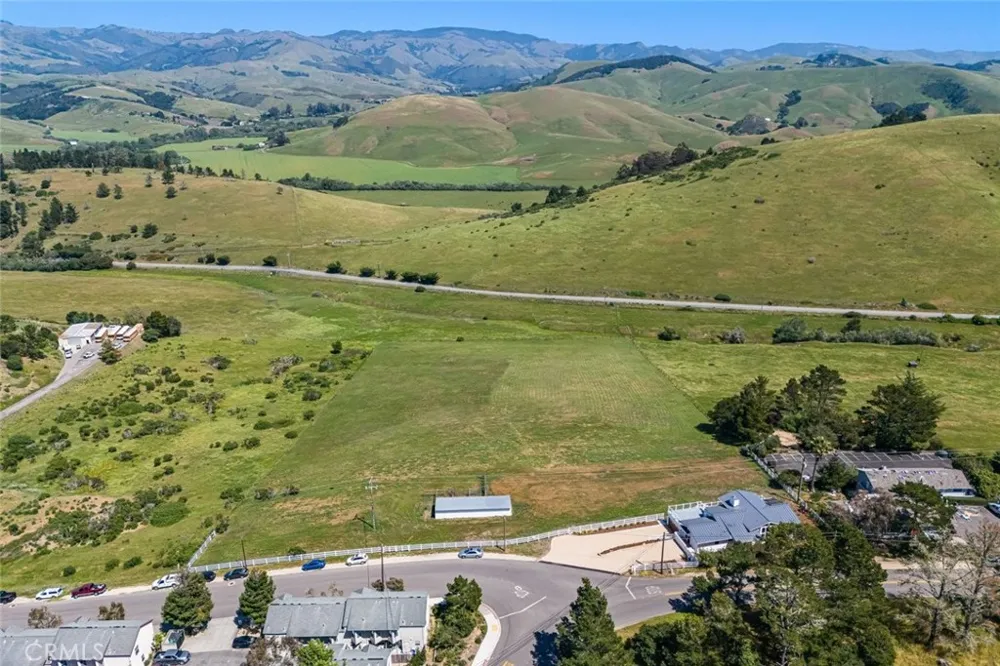 2786 Eton Road Cambria, CA 93428