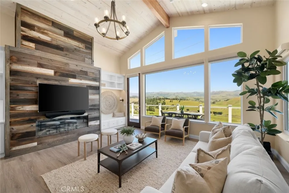 2786 Eton Road Cambria, CA 93428