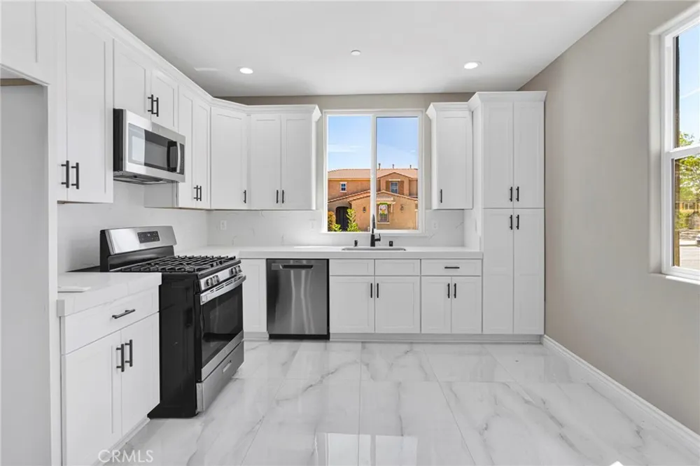 8534 Stockton Avenue Hesperia, CA 92344