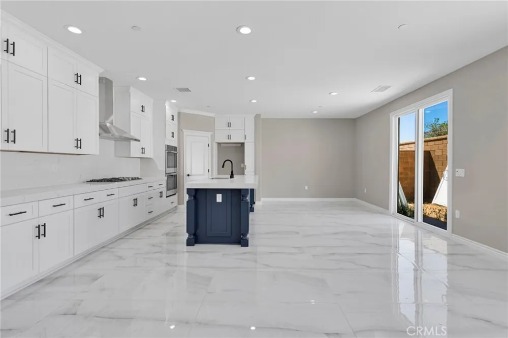 8534 Stockton Avenue Hesperia, CA 92344