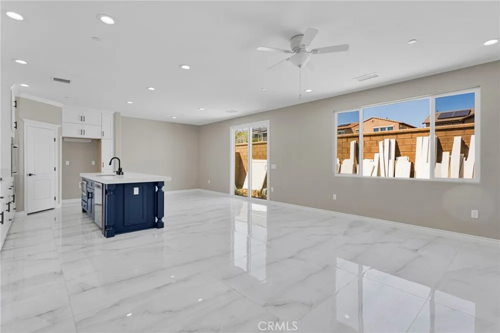 8534 Stockton Avenue Hesperia, CA 92344