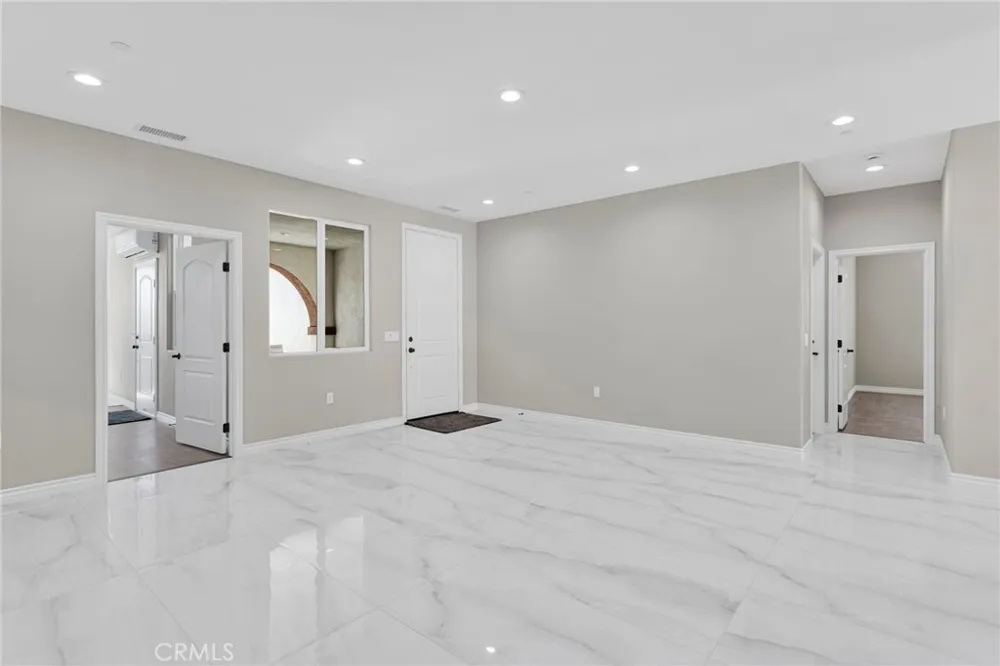 8534 Stockton Avenue Hesperia, CA 92344