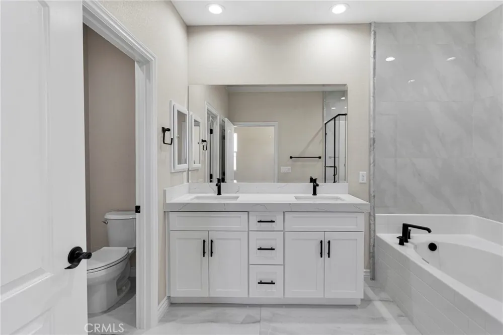 8534 Stockton Avenue Hesperia, CA 92344