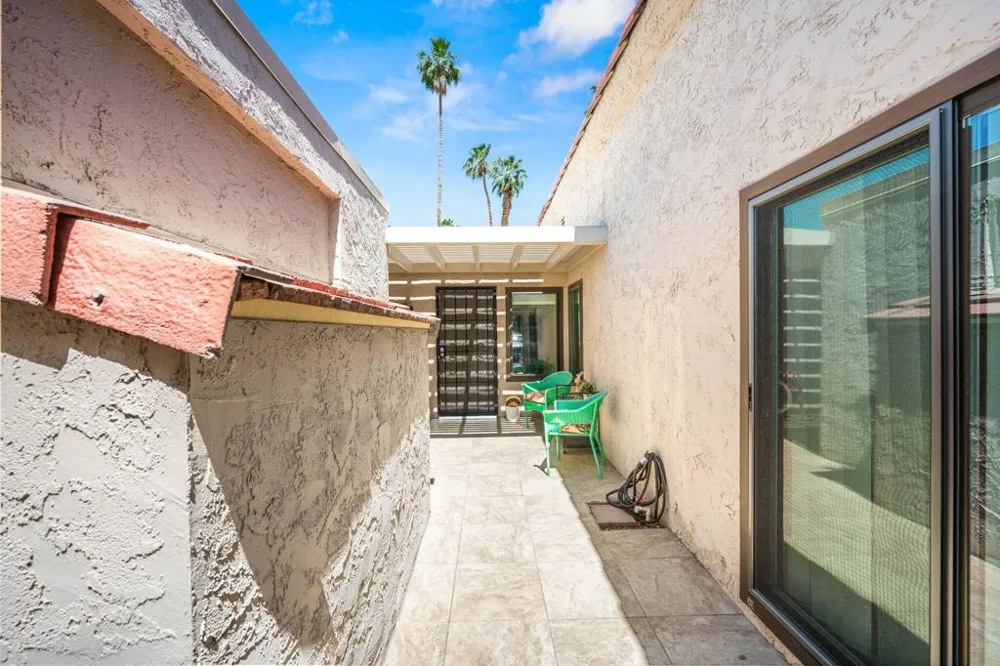68390 Calle Barcelona Cathedral City, CA 92234
