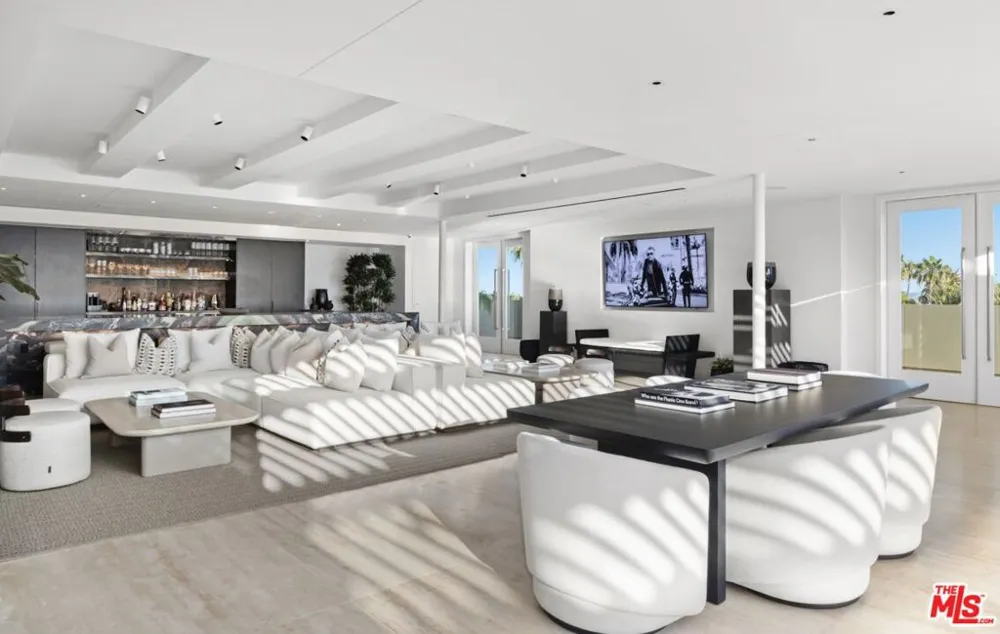 9200 Wilshire Blvd #201W Beverly Hills, CA 90212